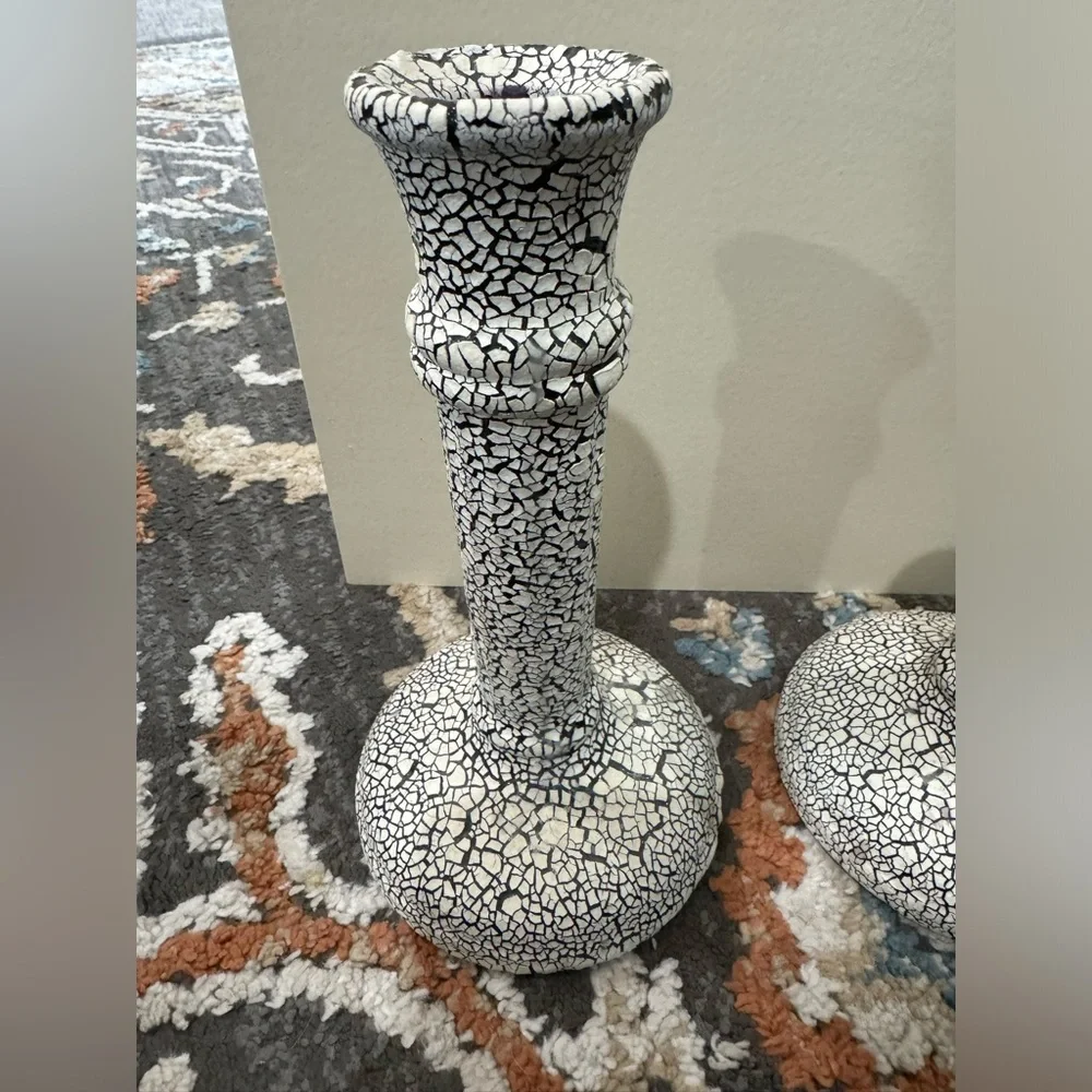 ROYAL HAEGER-BLACK & IVORY CRACKLE FINISH‎ COLUMN CANDLE HOLDERS SET OF 2